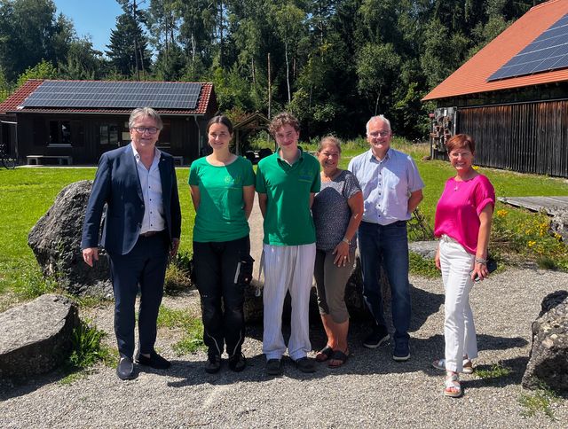 Minister Lucha zu Besuch im Naturschutzzentrum Pfrunger-Burgweiler Ried:  Ein starkes Zeichen für das Freiwillige Ökologische Jahr